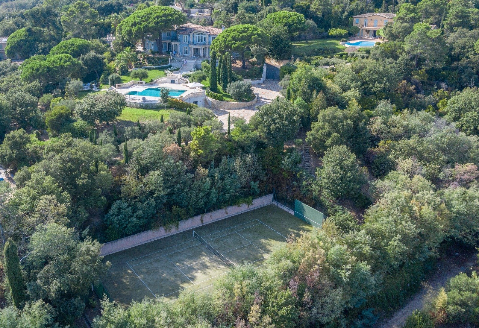 Francis York Iconic French Riviera Villa Overlooking the Bay of Saint Tropez 8.jpg