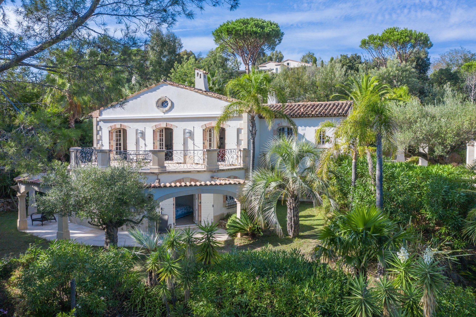 Francis York Iconic French Riviera Villa Overlooking the Bay of Saint Tropez 7.jpg