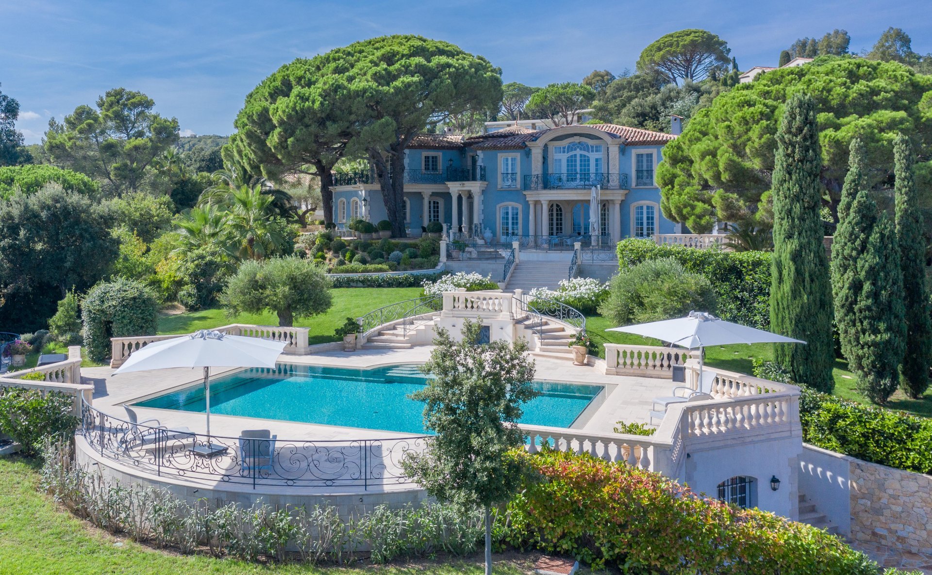 Iconic French Riviera Villa Overlooking the Bay of Saint Tropez | realestatemarket.us.com