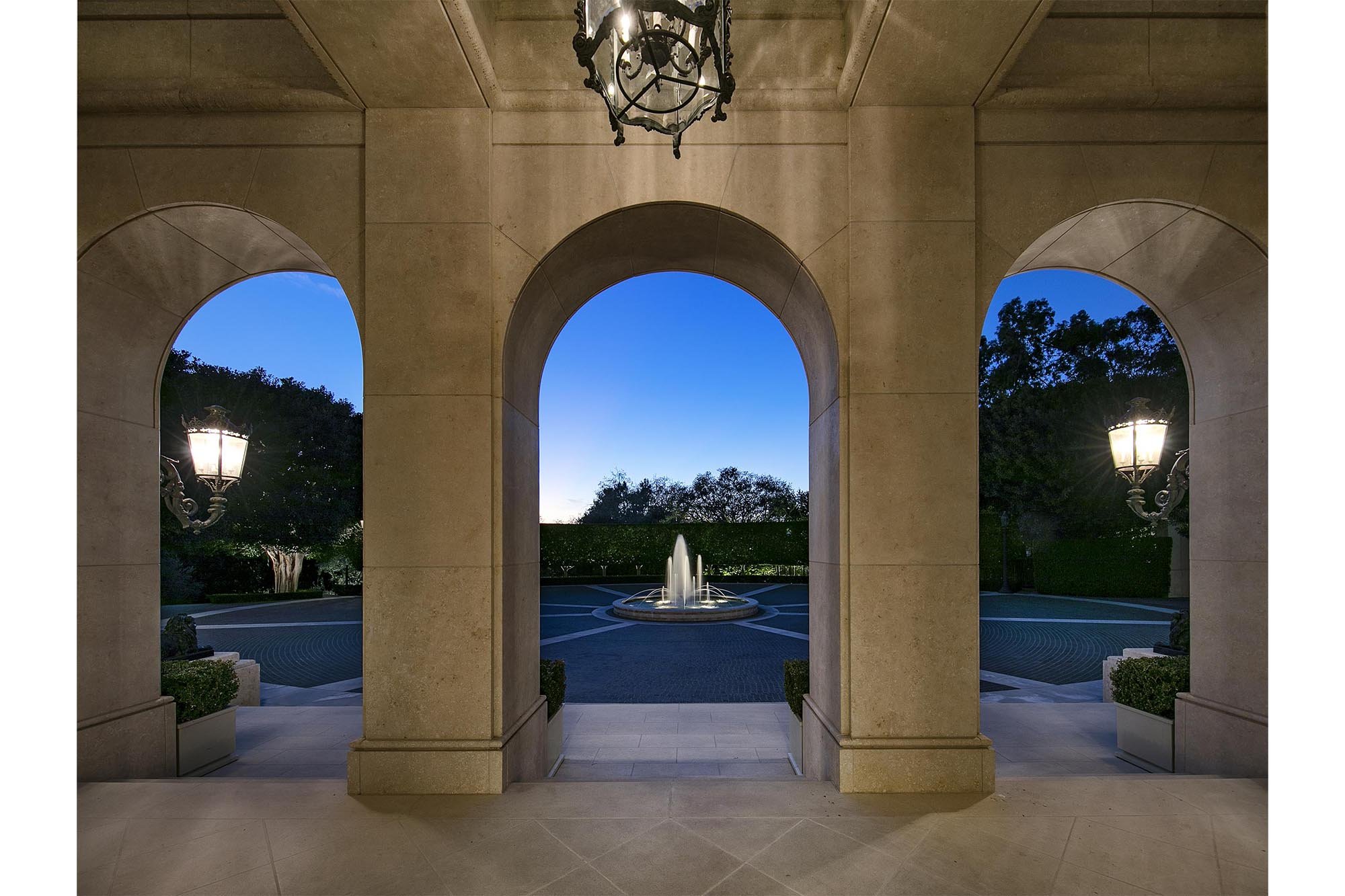 Francis York The 'Spelling Manor' is Back on the Market for $165M 21.jpg