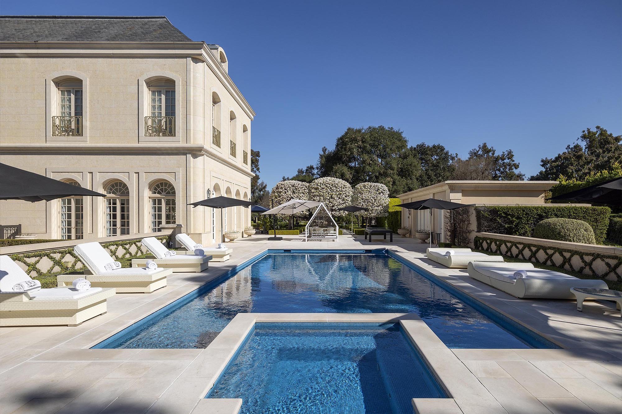 Francis York The 'Spelling Manor' is Back on the Market for $165M 7.jpg