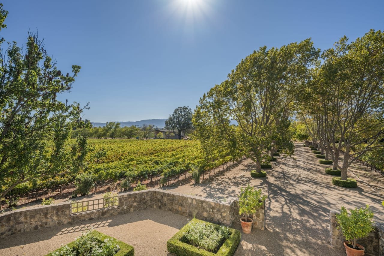 Francis YorkProvençal-Style Estate in Napa Valley Available for Rent 23.jpeg