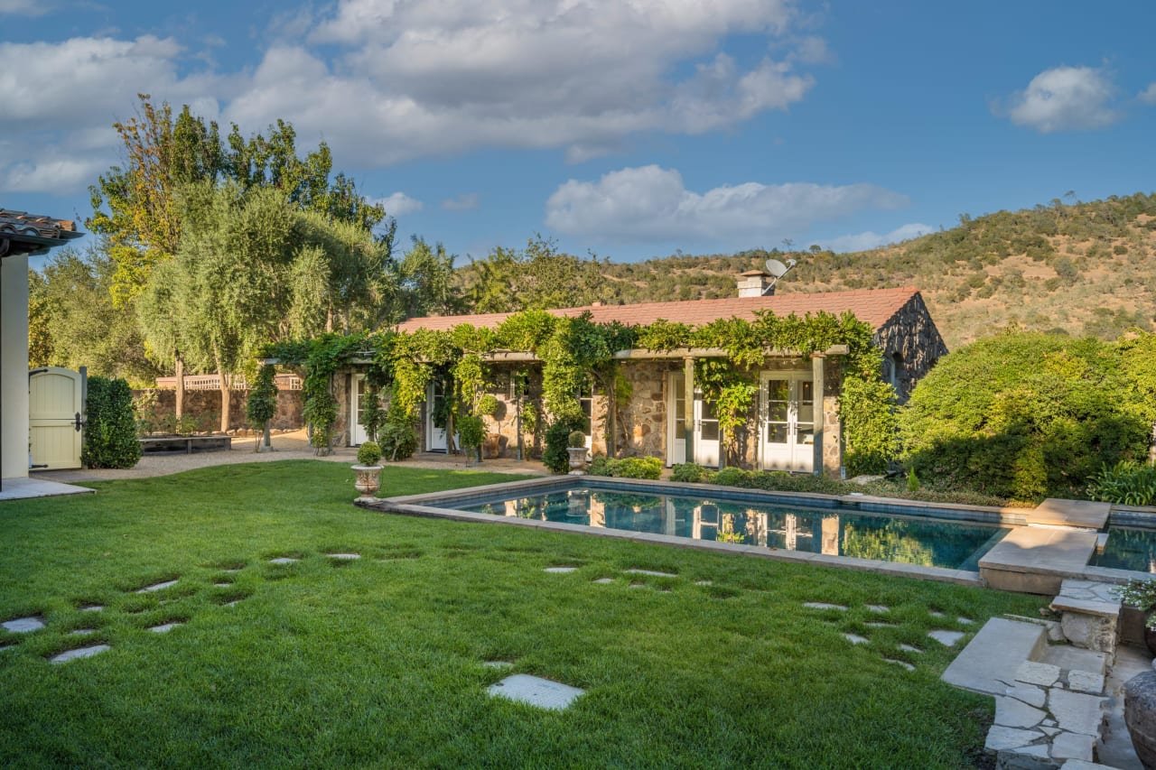 Francis YorkProvençal-Style Estate in Napa Valley Available for Rent 30.jpeg