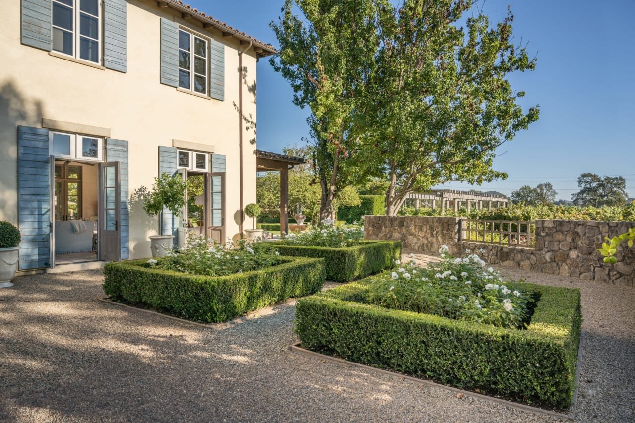 Francis YorkProvençal-Style Estate in Napa Valley Available for Rent 42.jpeg