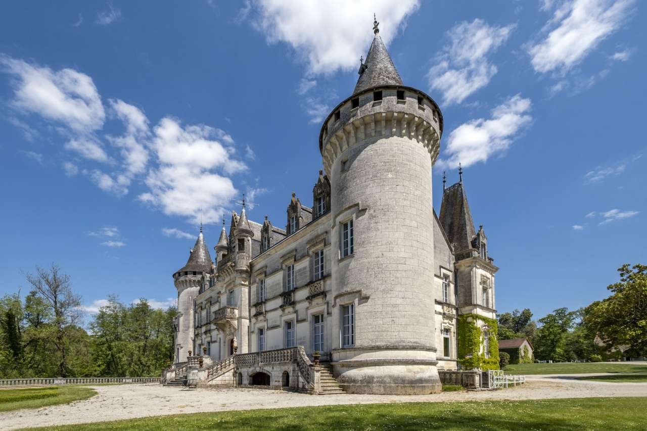 Francis York Fairytale Chateau in Southwest France 27.jpg