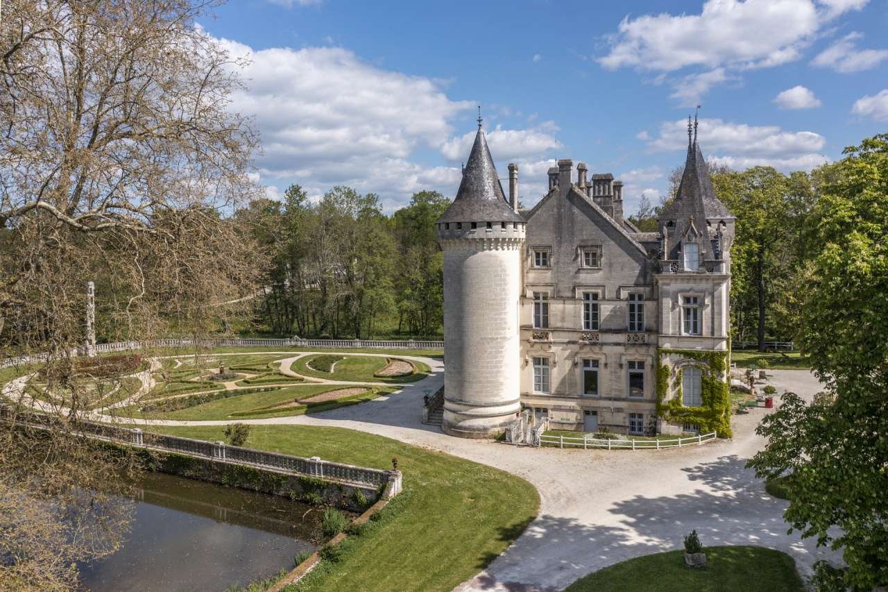 Francis York Fairytale Chateau in Southwest France 7.jpg