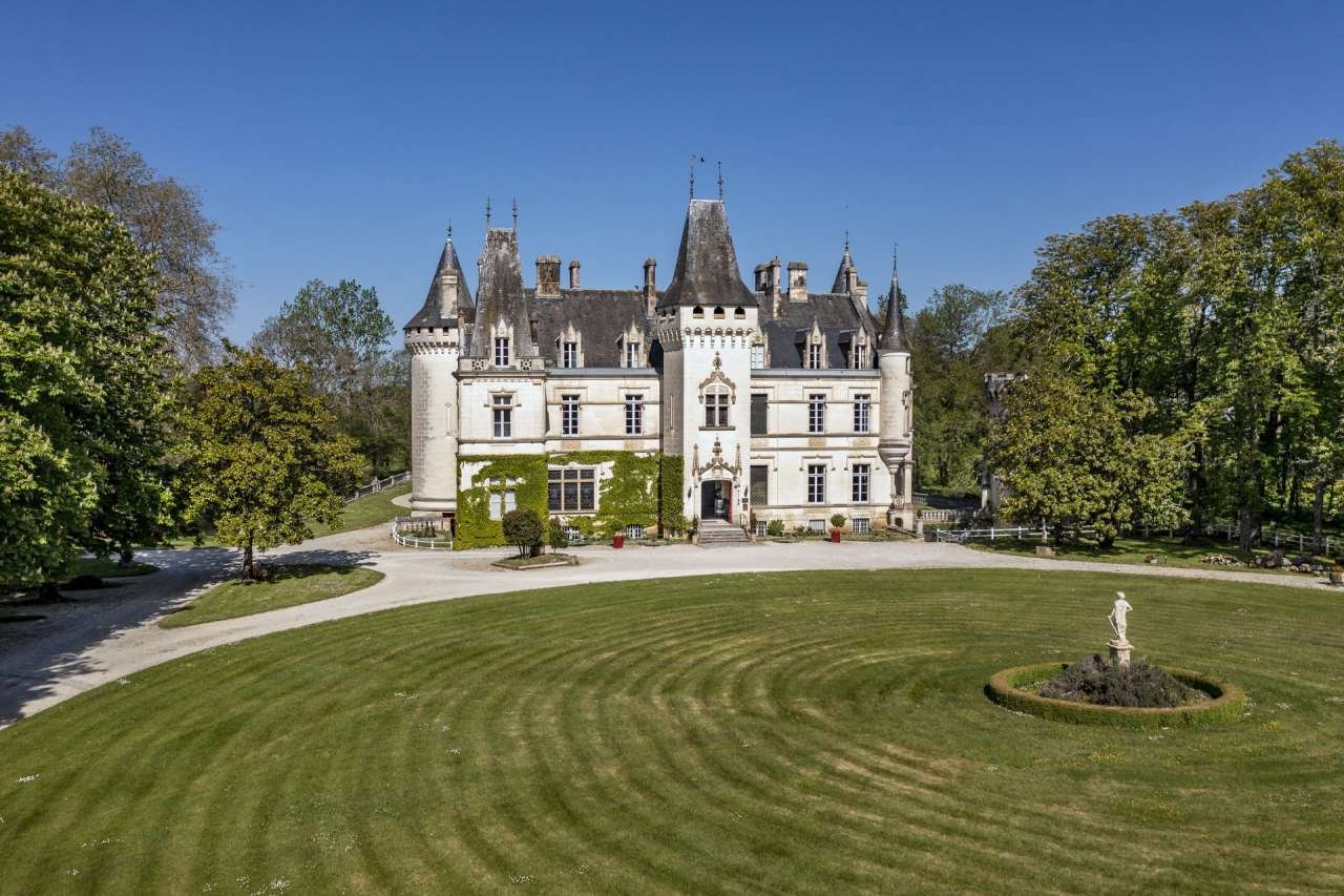Francis York Fairytale Chateau in Southwest France 20.jpg