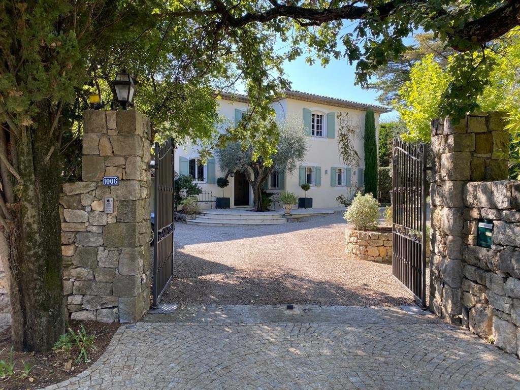 Francis York French Bastide For Sale in Chateauneuf-Grasse 9.jpg