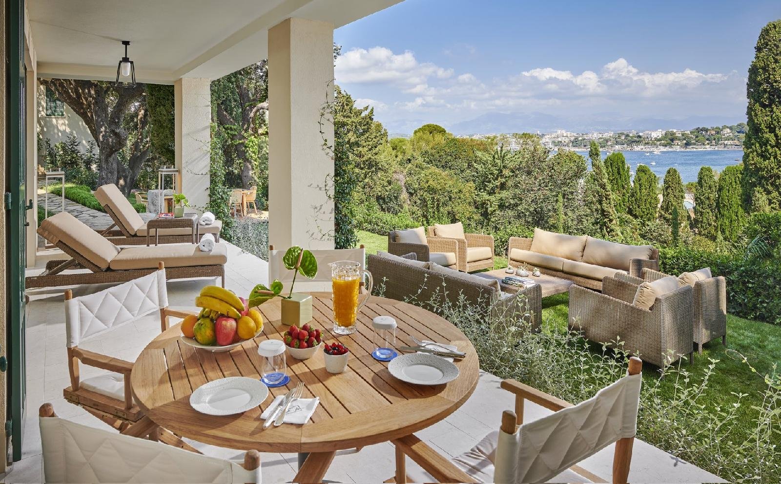 Francis York Luxury Holiday Rental Tucked Away in the Cap d’Antibes 25.jpg