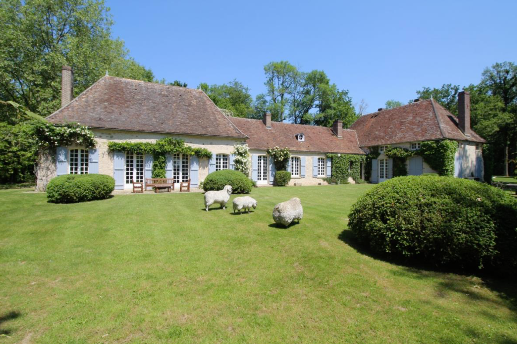 Francis York 18th Century French Country House For Sale, 100KM From Paris1.png