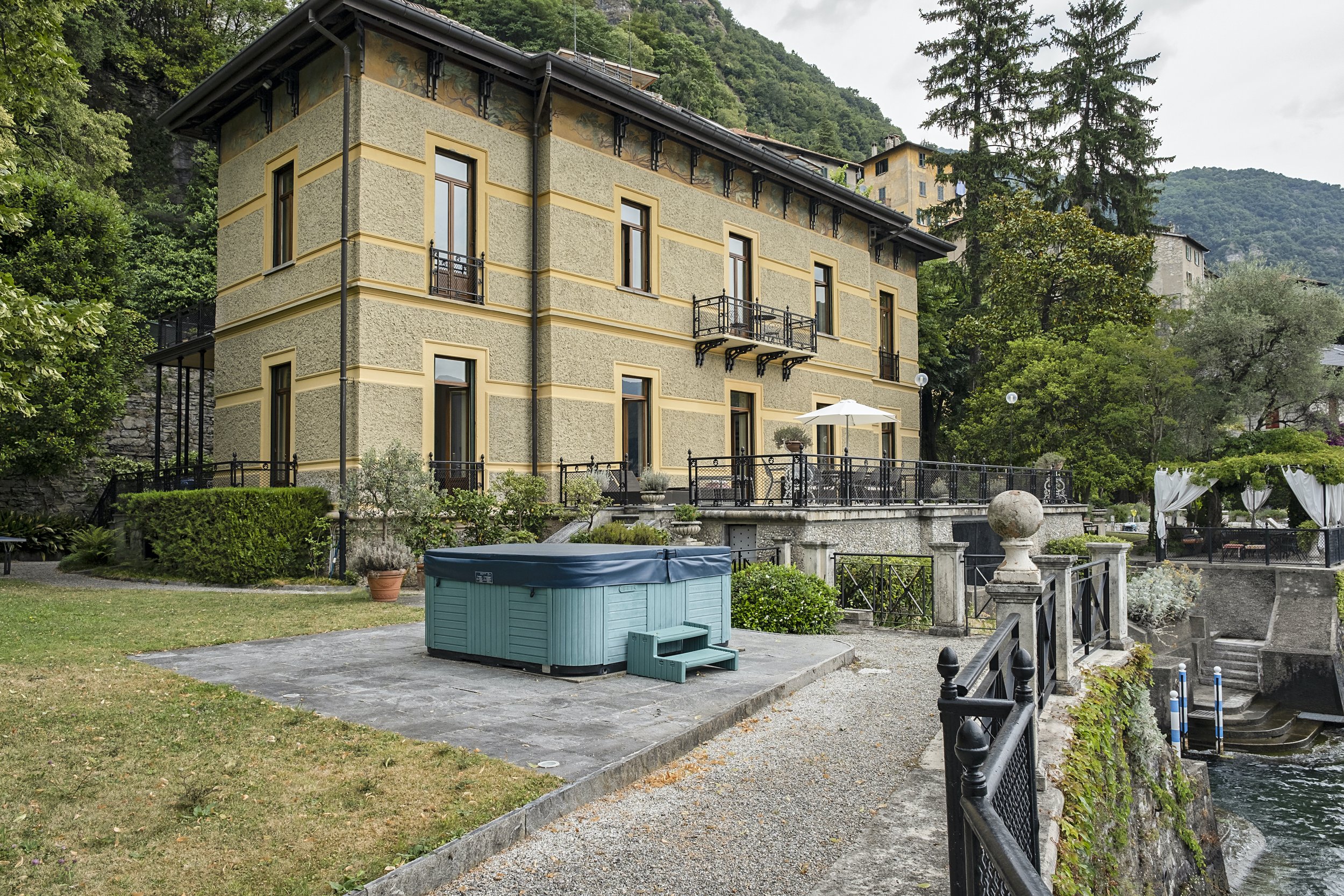 Francis York Historic Italian Villa on the Shores of Lake Como 63.jpg