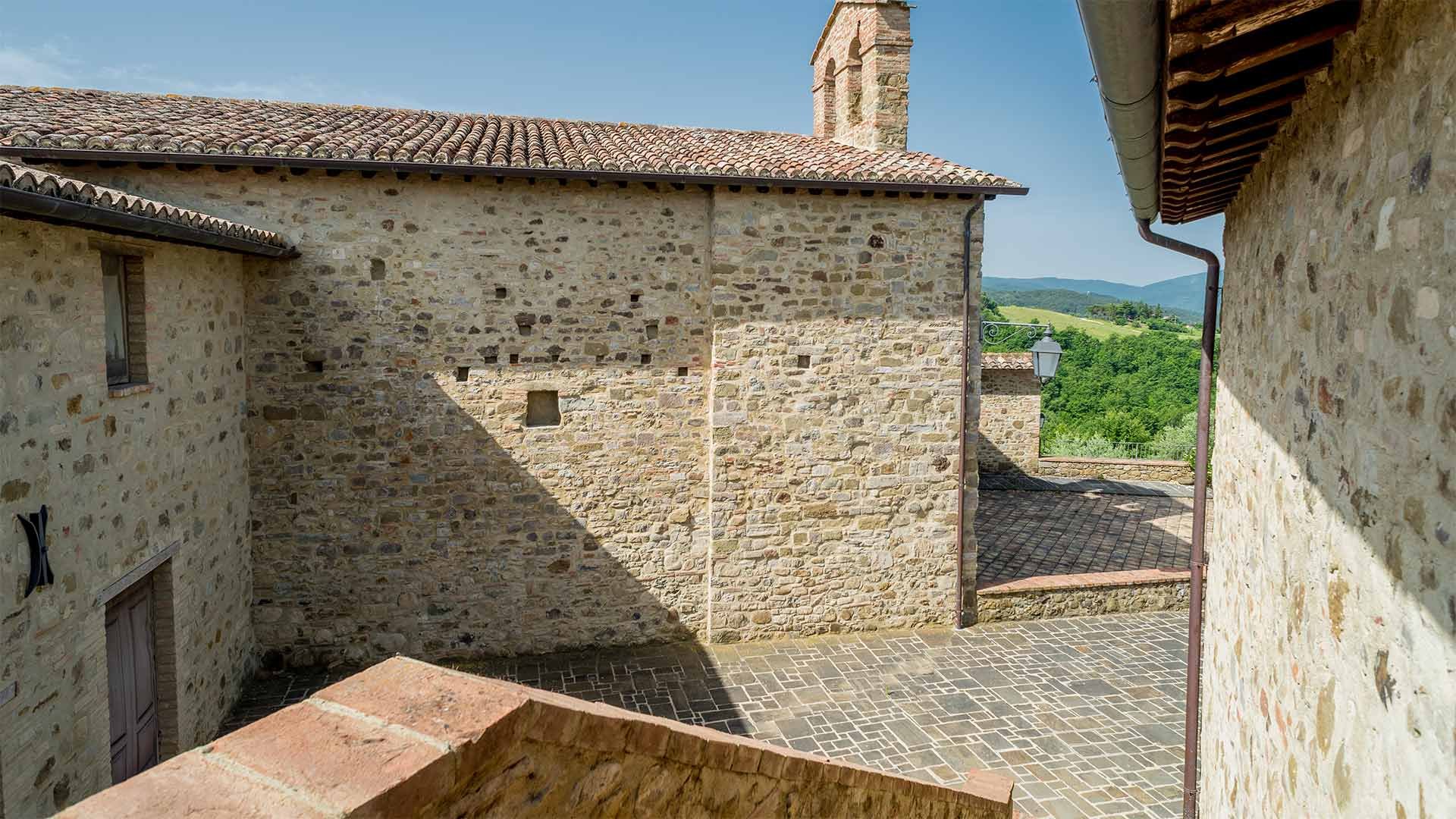 Francis York Ancient Hamlet For Sale Near the Border of Tuscany and Umbria 9.jpg