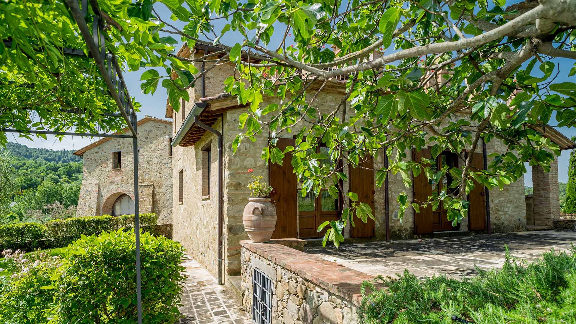 Francis York Ancient Hamlet For Sale Near the Border of Tuscany and Umbria 12.jpg