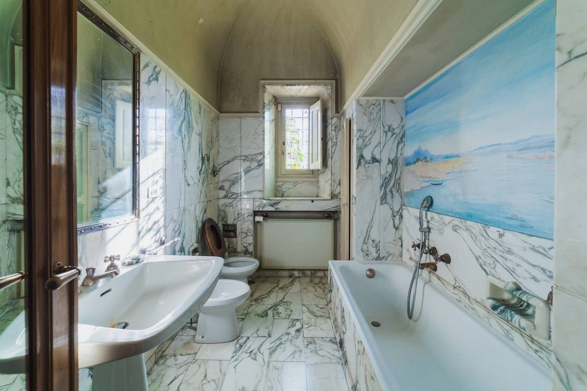 Francis York Luxurious Tuscan Villa in the Florentine Hills 28.jpeg