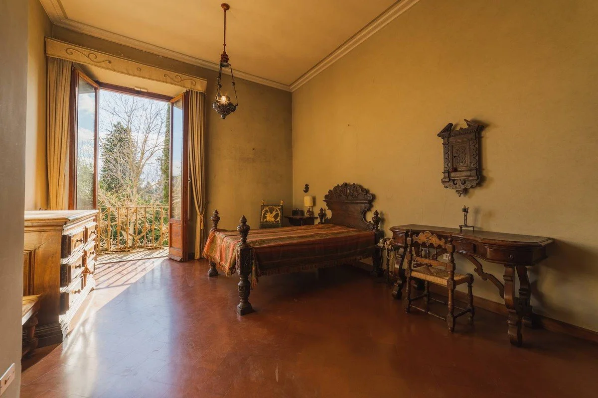 Francis York Luxurious Tuscan Villa in the Florentine Hills 22.jpeg