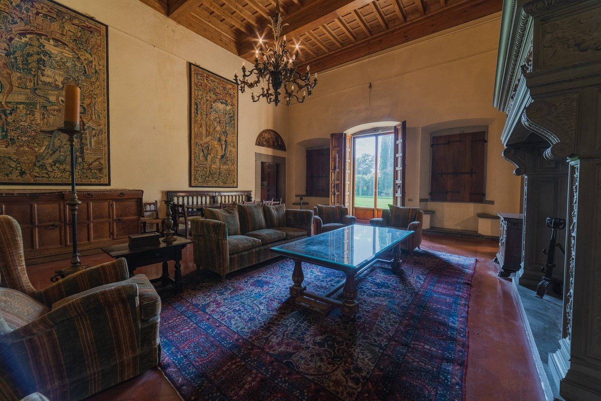 Francis York Luxurious Tuscan Villa in the Florentine Hills 13.jpeg