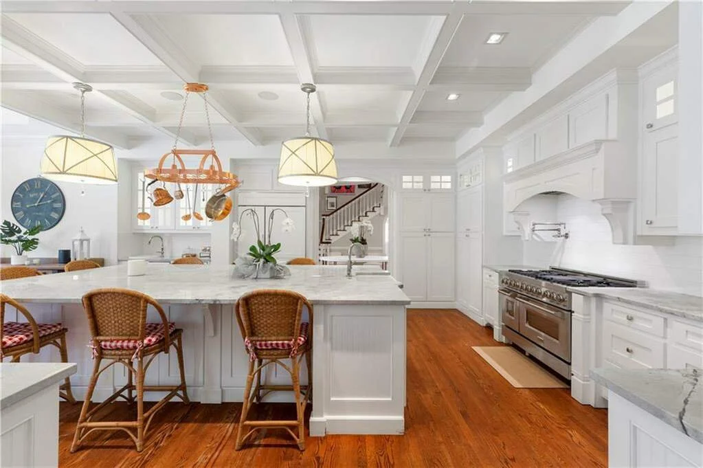 Franics York Mariah Carey’s Atlanta-Area Mansion Has Hit the Market for $6.5M44.jpg