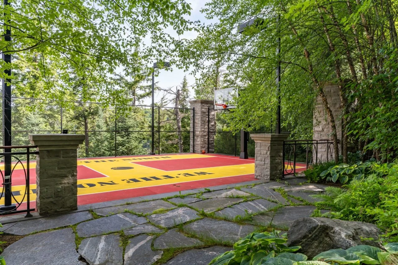 Chateau Du Lac Luxury Muskoka Living on Lake Rousseau, Canada