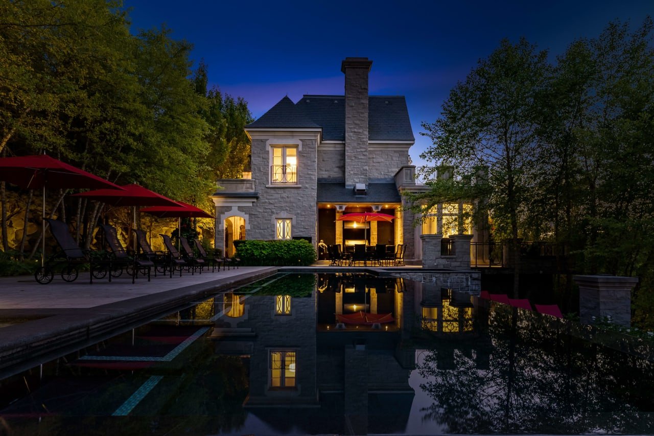 Franics York Chateau Du Lac: Luxury Muskoka Living on Lake Rousseau, Canada  21.jpeg