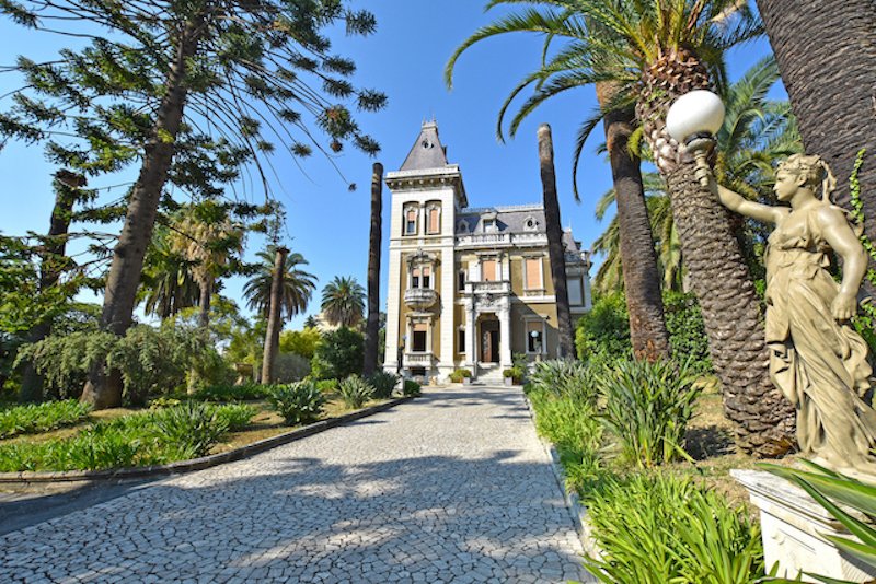 Justering uanset Monarch This Belle Èpoque Villa Offers Luxury Living on the Italian Riviera —  Francis York