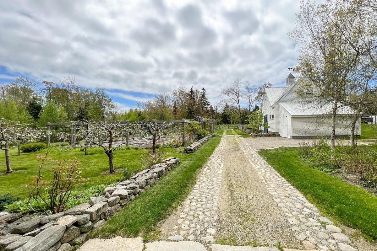 Franics York Oceanfront Estate in Maine  Featured in Architectural Digest 11.jpeg