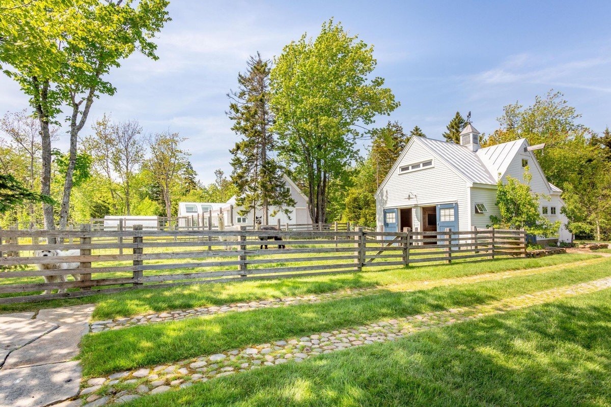 Franics York Oceanfront Estate in Maine  Featured in Architectural Digest 8.jpeg
