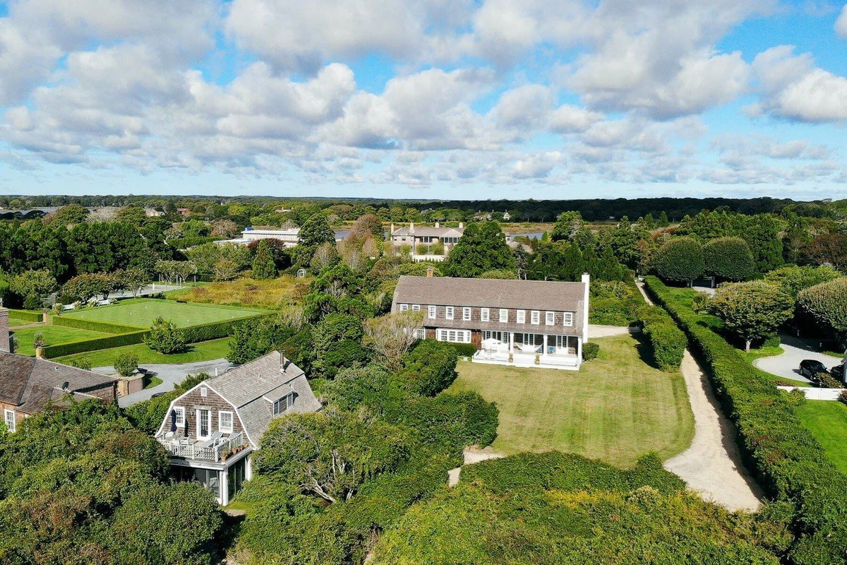 Franics York  Timeless Oceanfront Estate in East Hampton  3.jpeg