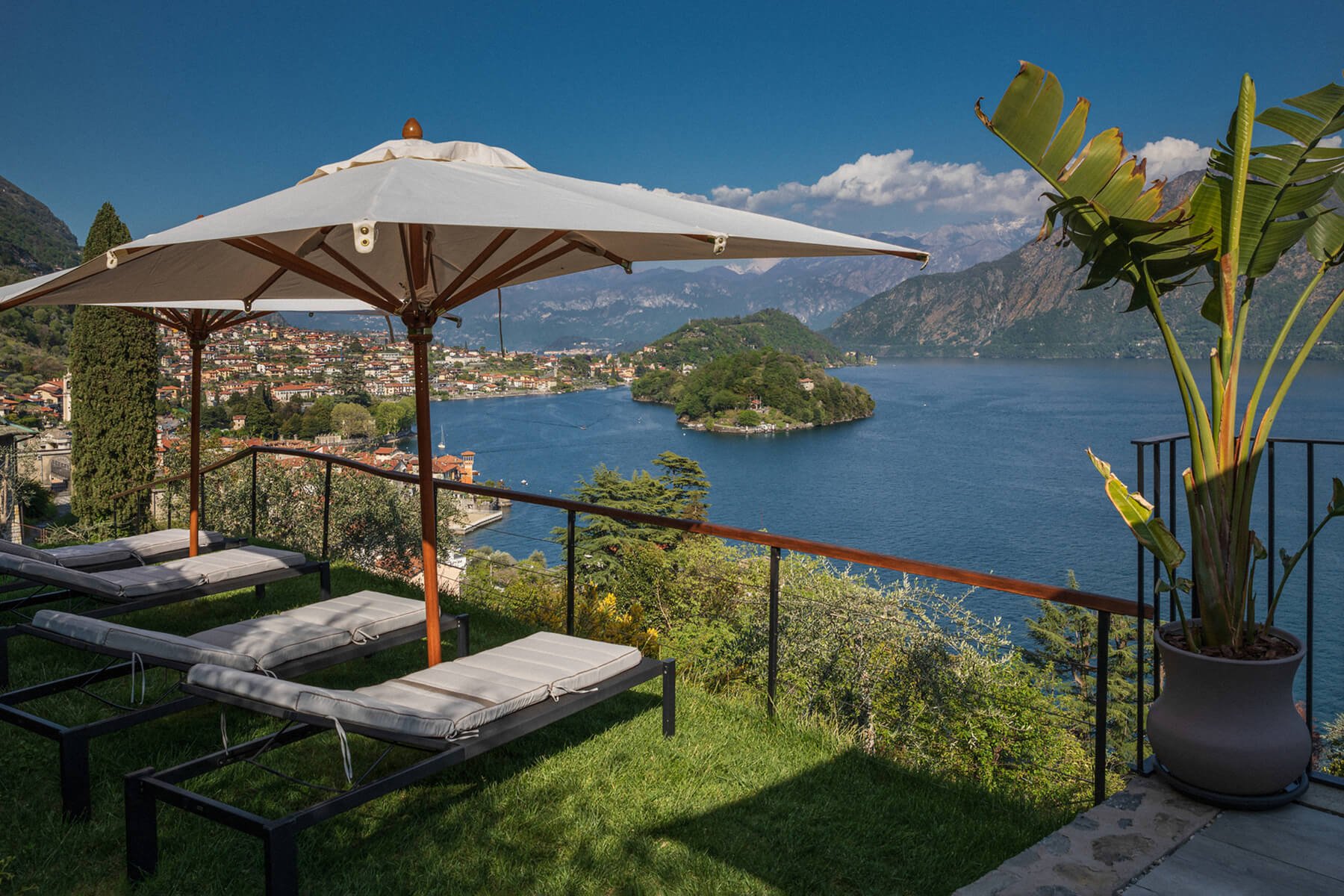 Franics York This Modern Retreat is Available as a Luxury Villa Rental Overlooking Lake Como 11.jpg