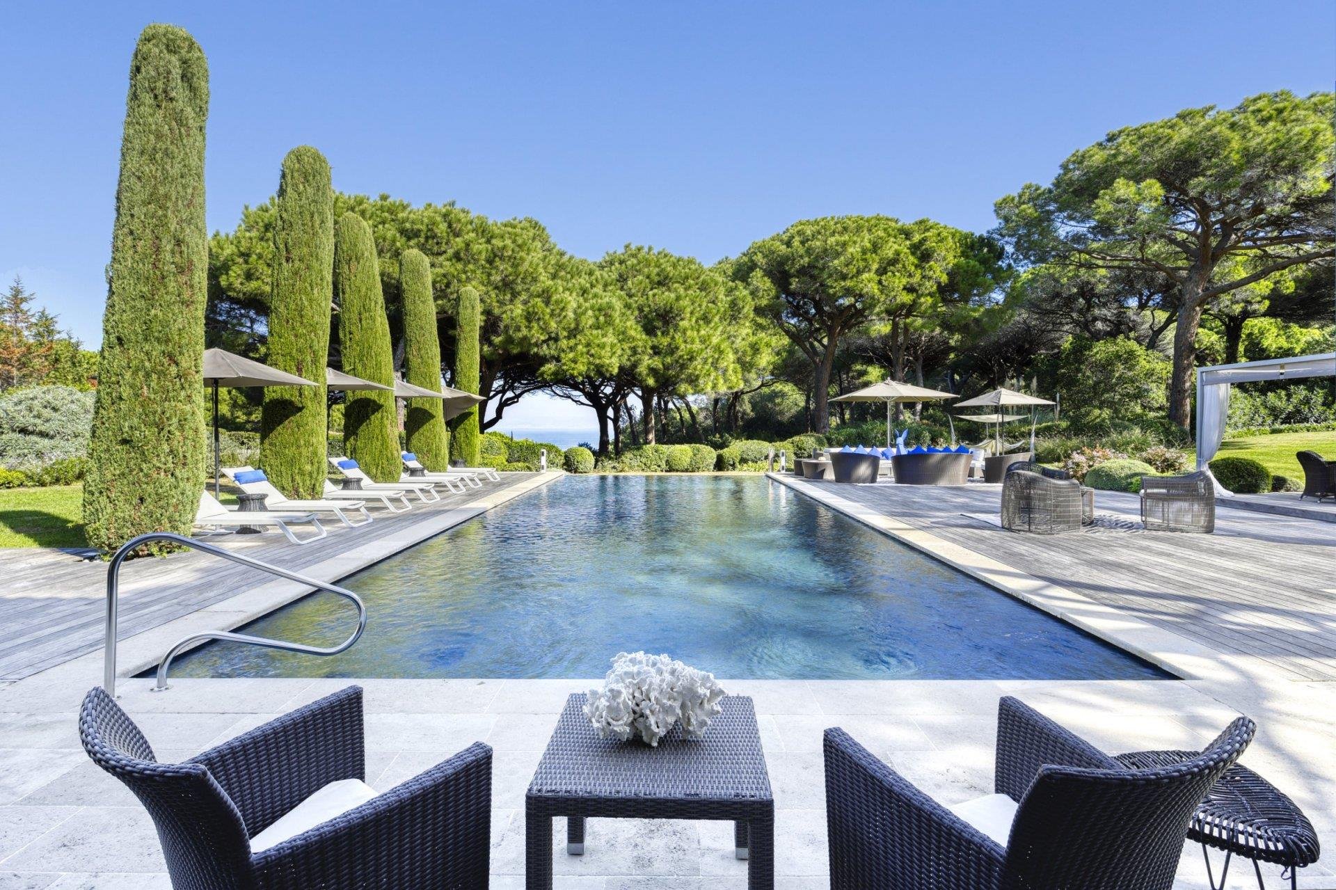 Francis York Luxurious French Riviera Villa Minutes From Saint Tropez 10.jpg