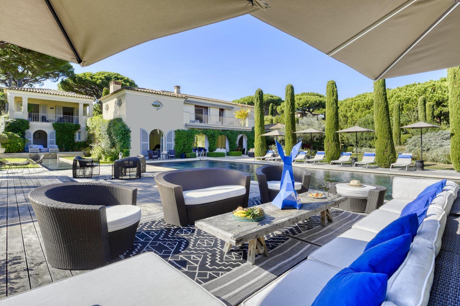 Francis York Luxurious French Riviera Villa Minutes From Saint Tropez 7.jpg