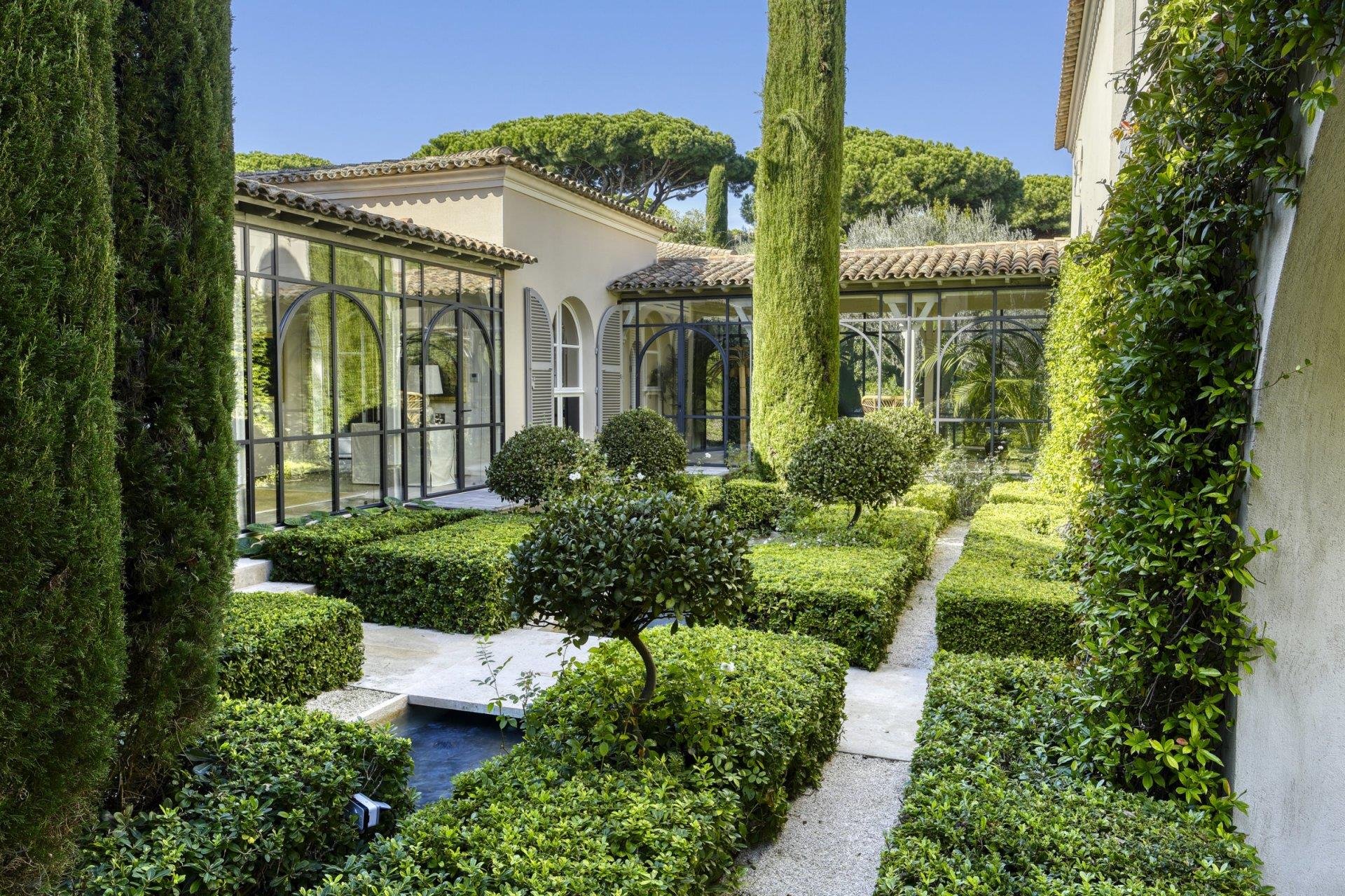 Francis York Luxurious French Riviera Villa Minutes From Saint Tropez 3.jpg