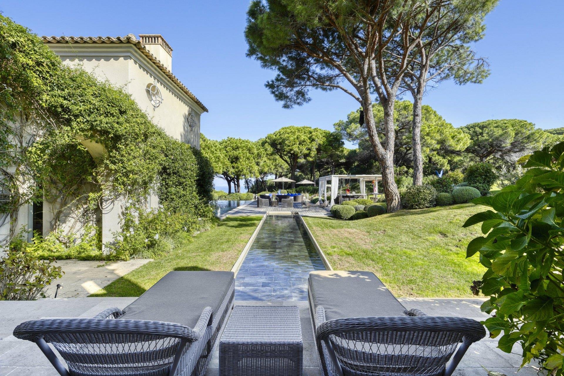 Francis York Luxurious French Riviera Villa Minutes From Saint Tropez 4.jpg