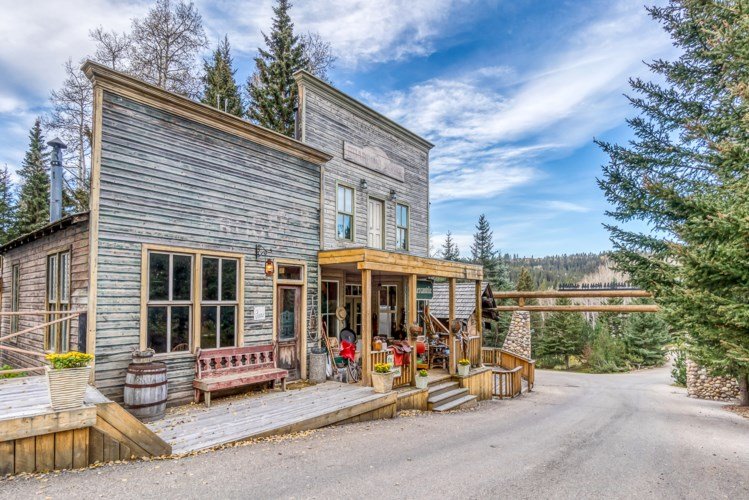 Francis York This Canadian Ranch in the Rocky Mountain Foothills Comes with a Oscar-Winning Movie Set Town 78.jpeg