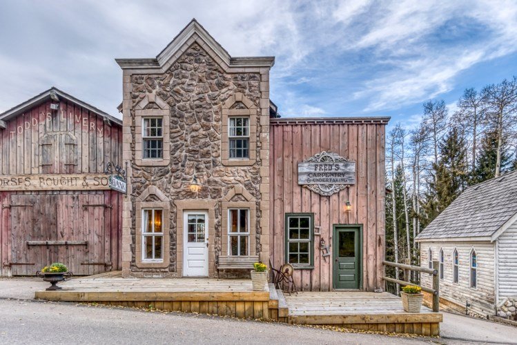 Francis York This Canadian Ranch in the Rocky Mountain Foothills Comes with a Oscar-Winning Movie Set Town 75.jpeg