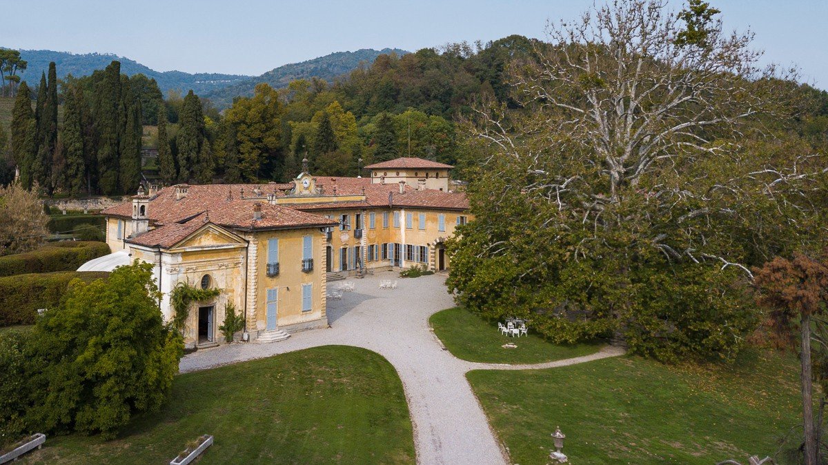 Francis York Magnificent Italian Villa in the Countryside of Lombardy, Italy 2.jpeg