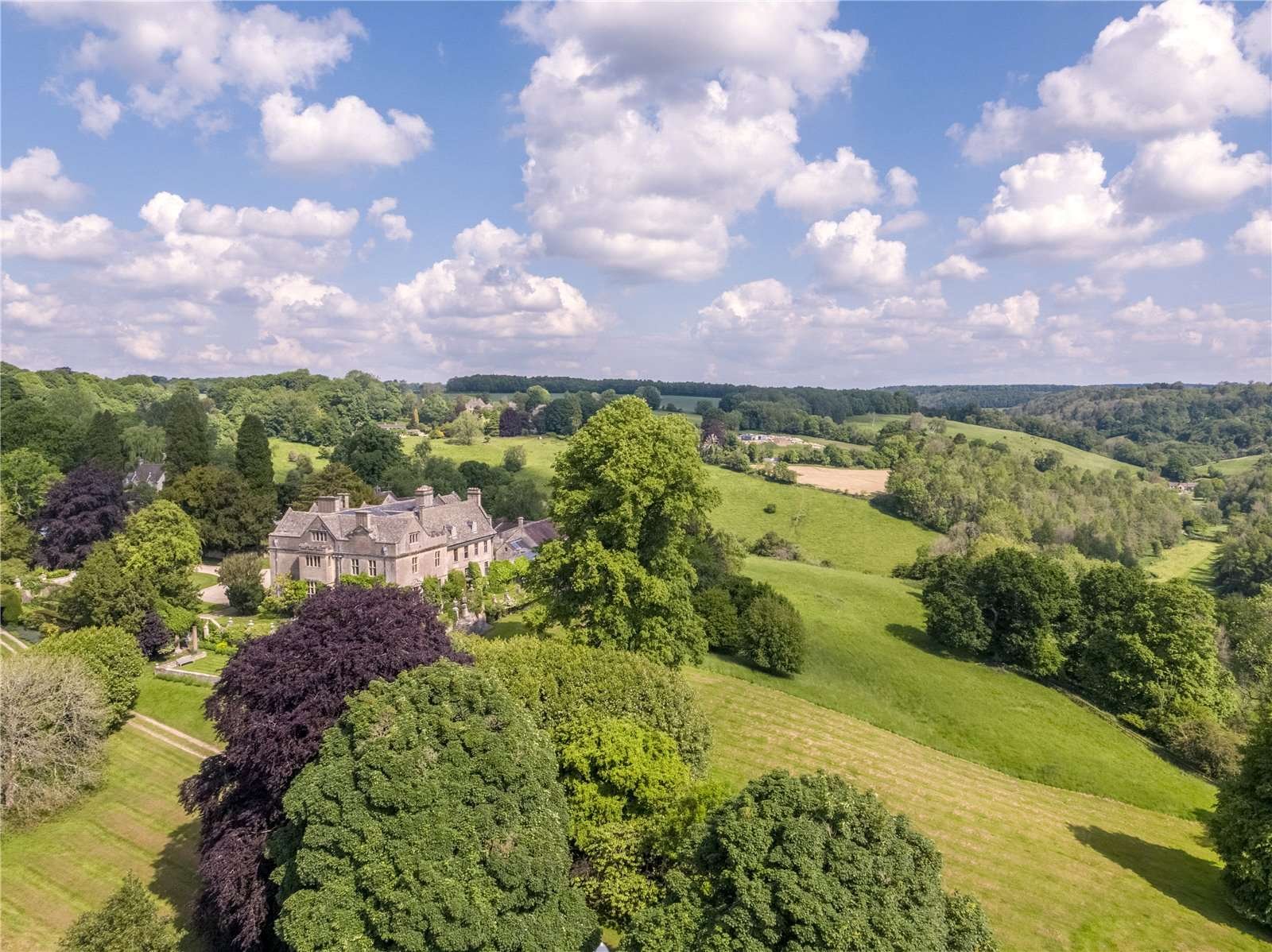 Francis York Savills Edgewood Manor is a Timeless Cotswolds Estate 21.jpg