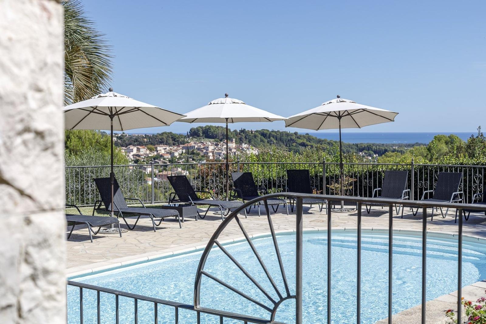 Francis York Charming French Riviera Villa With Hilltop Village And Sea Views 21.jpg