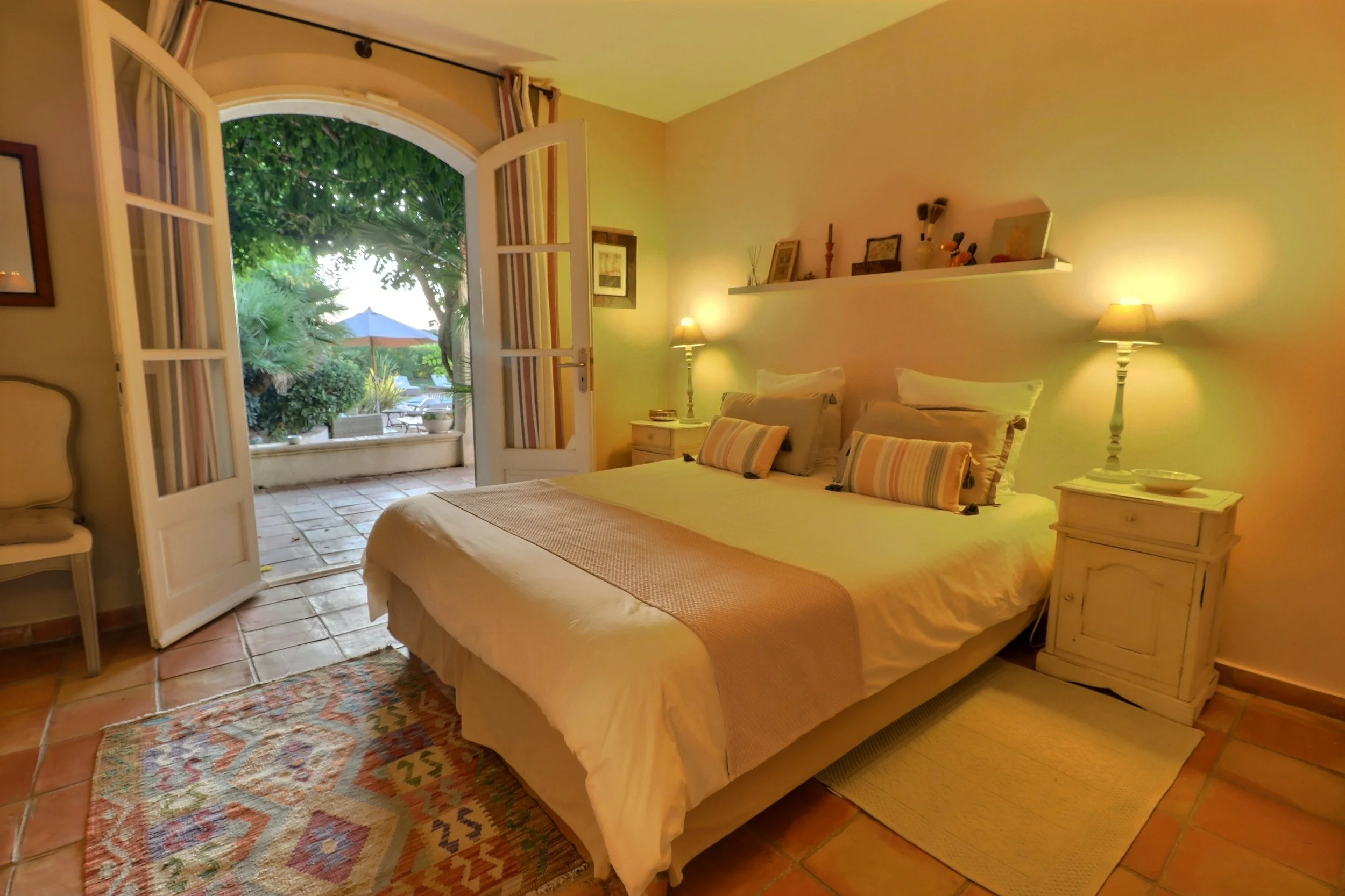 Francis York Saint Tropez Villa Nestled Between Vineyards and The Sea 27.jpg