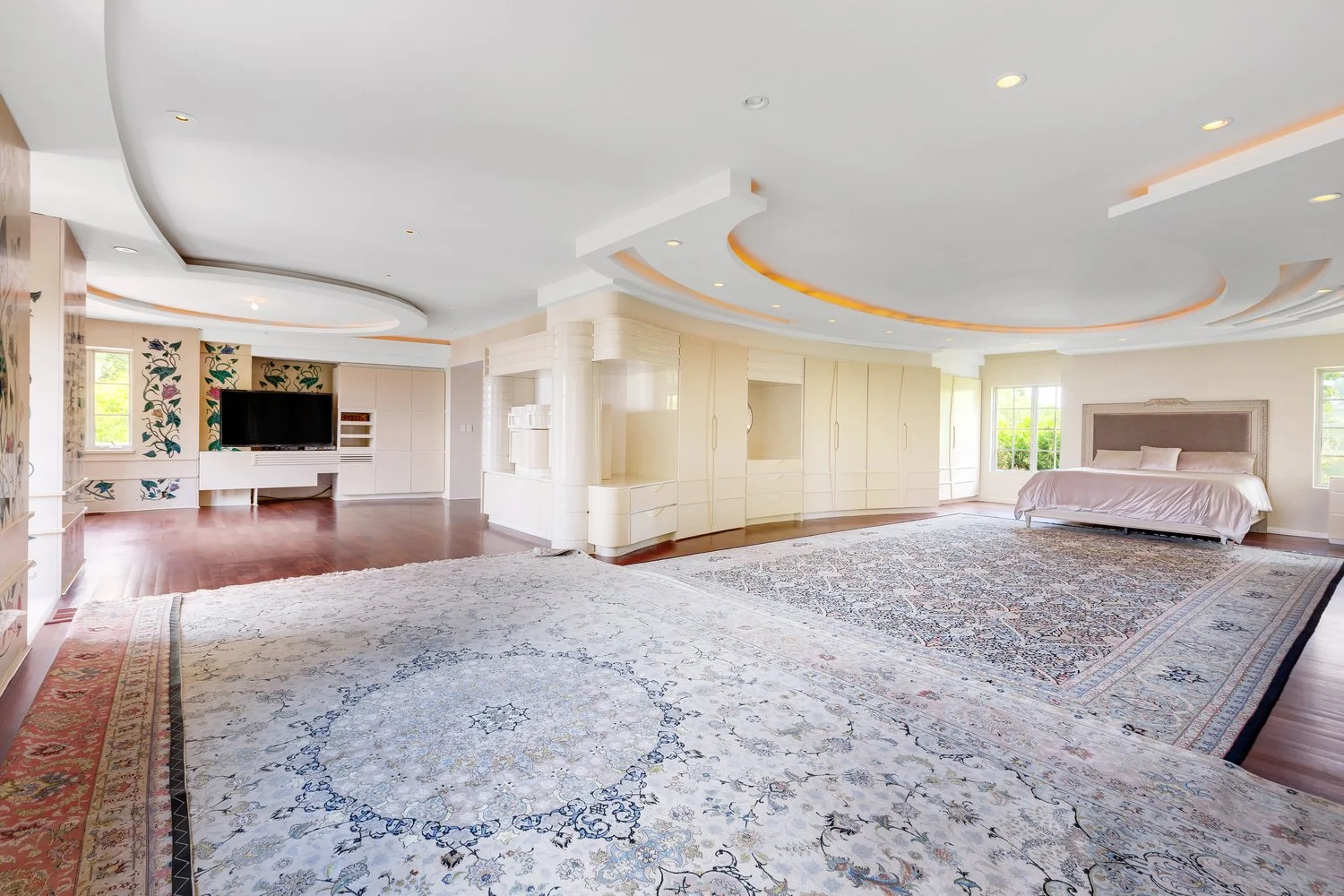 Francis York The Great Gatsby Meets Gaudi at This Historic Gold Coast Estate 28.jpg