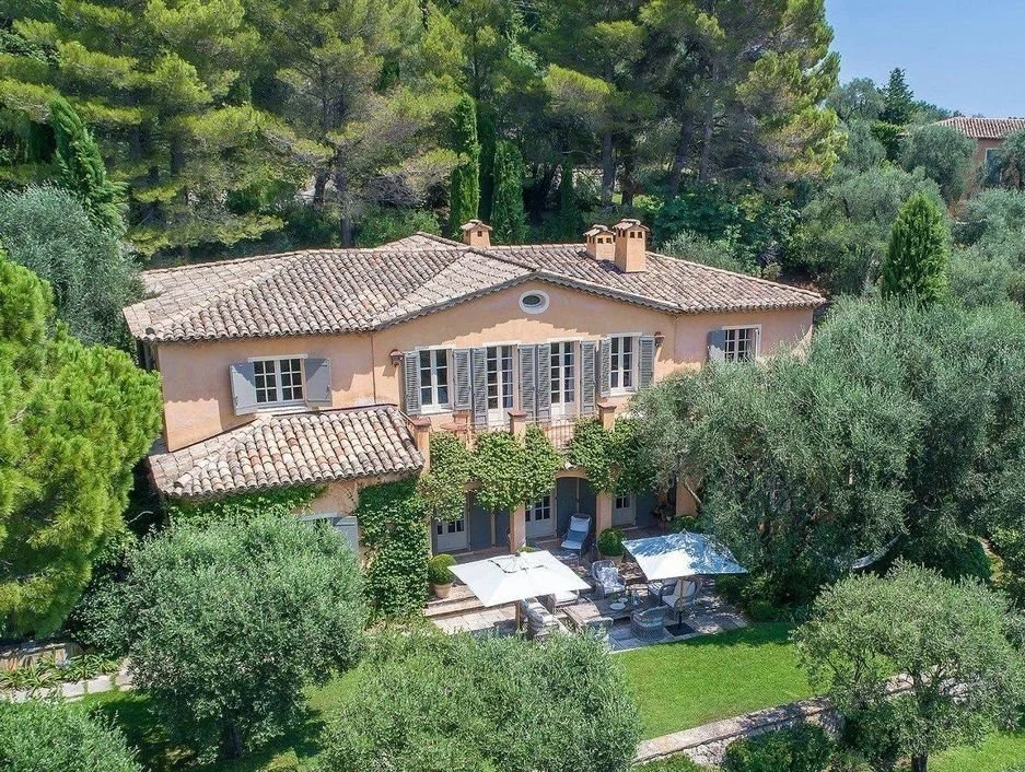 Provençal Estate Nestled in Olive Groves Near Châteauneuf de Grasse