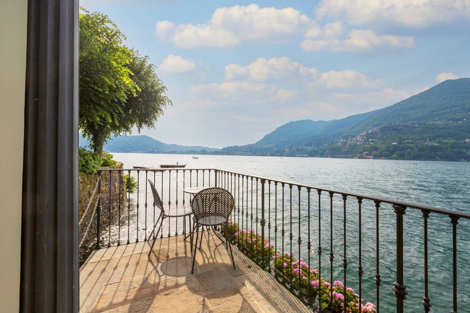 Francis York Waterfront Villa on Lake Como, Italy17.jpg