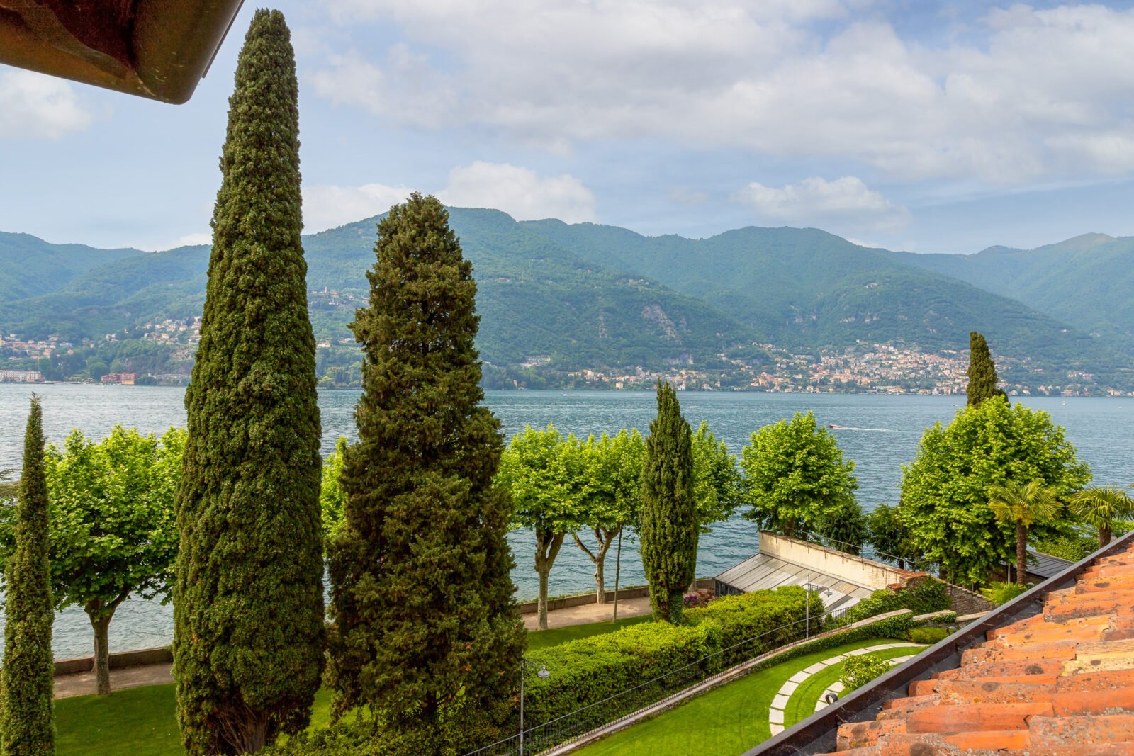 Francis York Waterfront Villa on Lake Como, Italy12.jpg