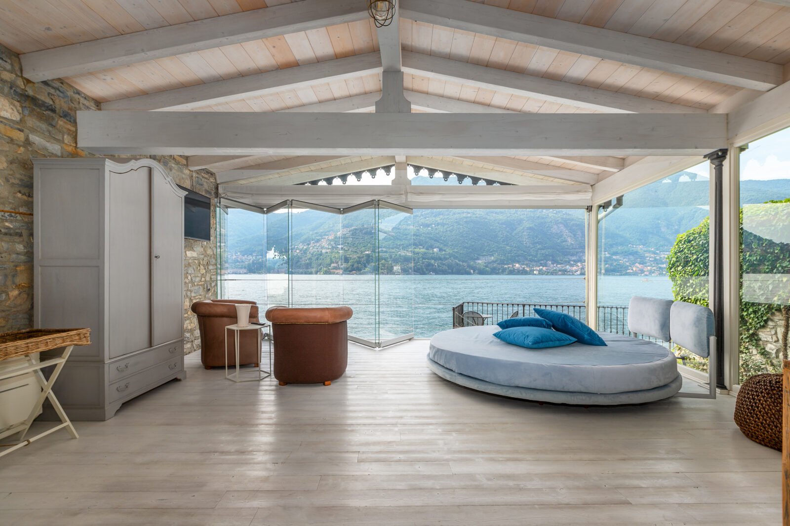 Francis York Waterfront Villa on Lake Como, Italy24.jpg