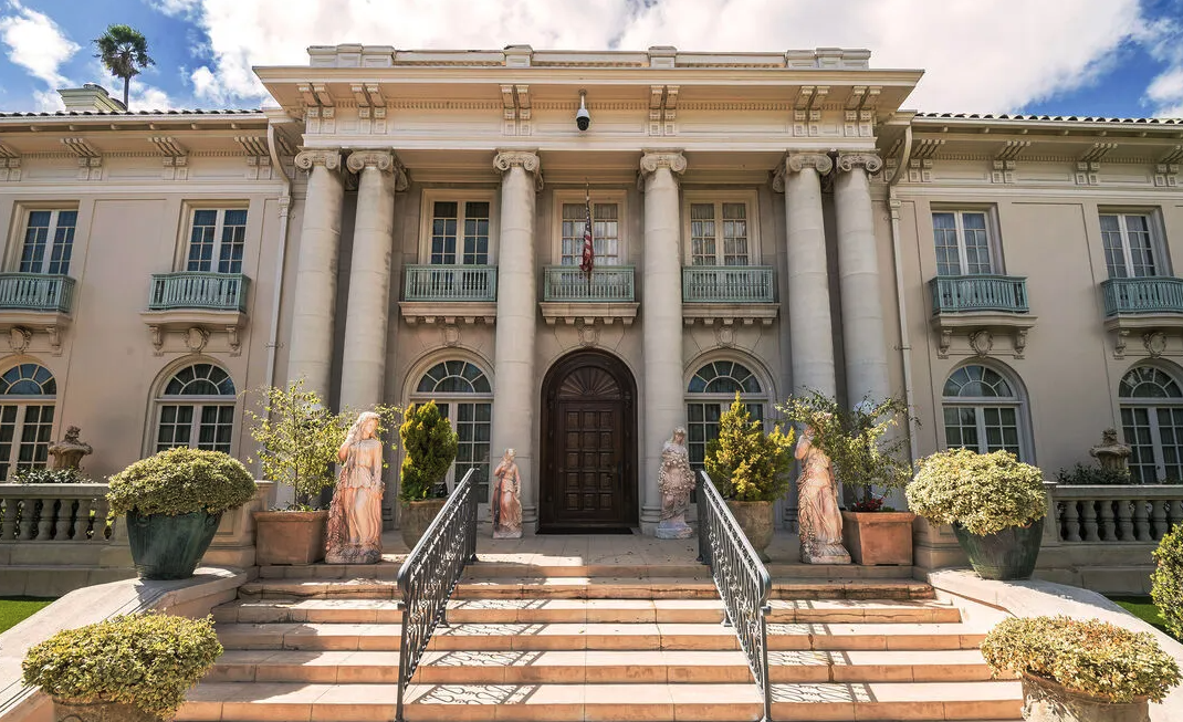 Francis York LA’s Landmark Dorothy Chandler Estate Asks for $20,000,000 5.png