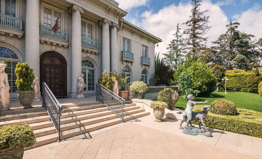 Francis York LA’s Landmark Dorothy Chandler Estate Asks for $20,000,000 6.png