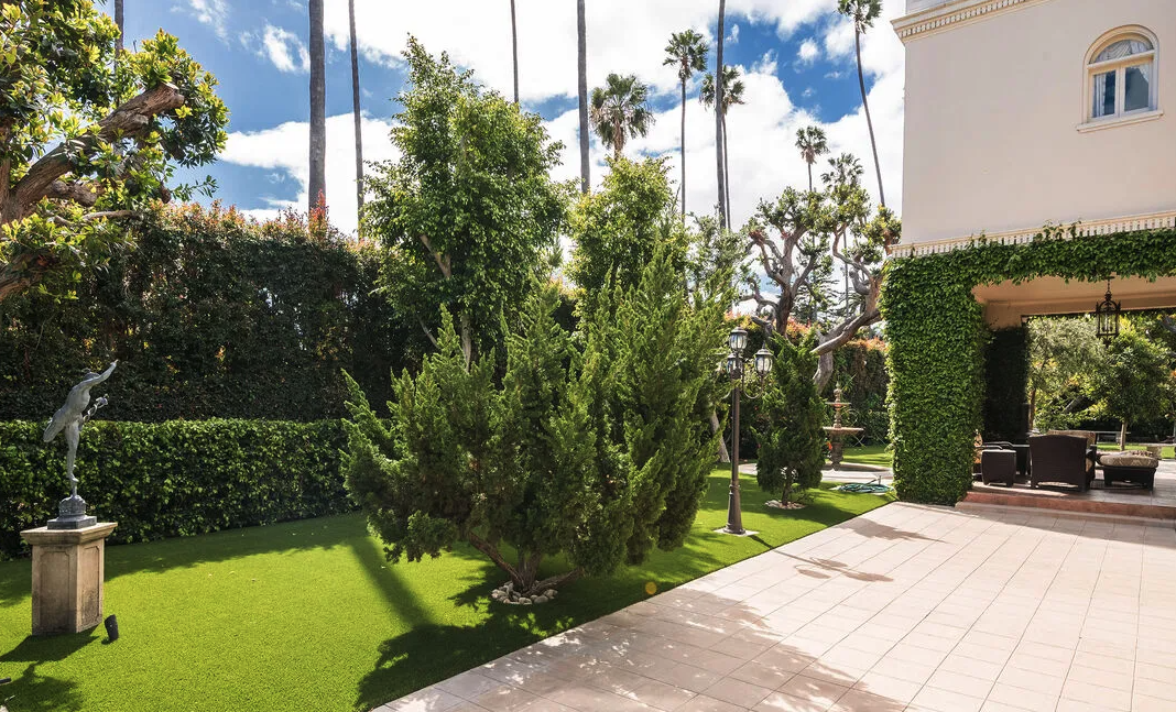 Francis York LA’s Landmark Dorothy Chandler Estate Asks for $20,000,000 8.png