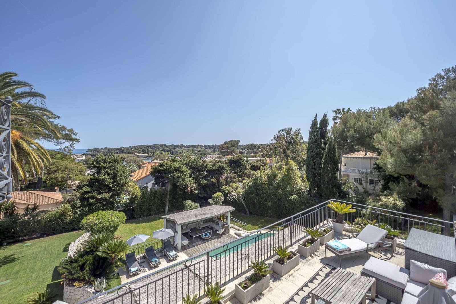 Francis York Luxury Villa Rental on the Cap d’Antibes  11.jpg
