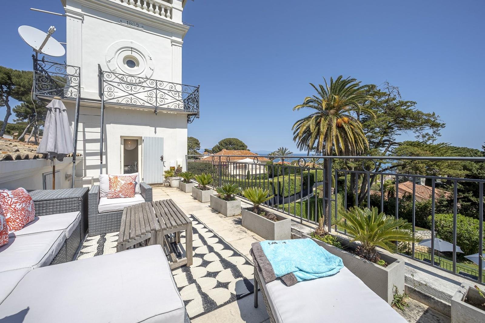 Francis York Luxury Villa Rental on the Cap d’Antibes  9.jpg