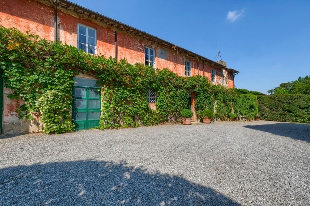 Francis York Aristocratic Tuscan Villa Near Lucca, Italy 2.jpg