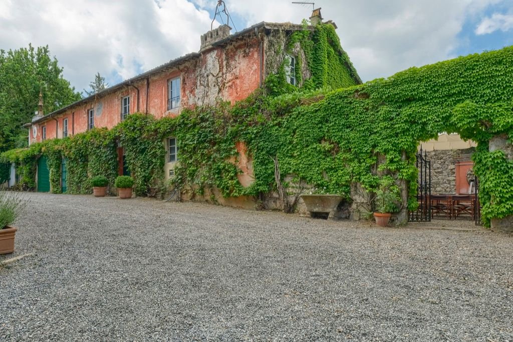 Francis York Aristocratic Tuscan Villa Near Lucca, Italy 5.jpg